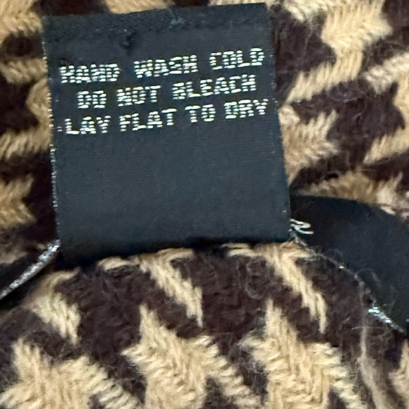 Cejon Houndstooth Cape Brown and Tan, One Size - Picture 8 of 8